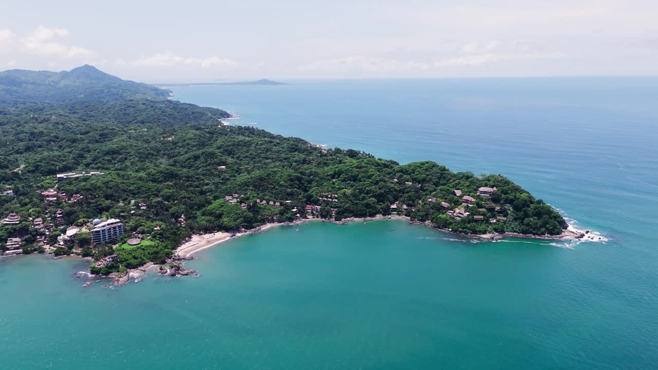 背景是位于Sayulita, Nayarit和Punta Mita的Los Muertos海滩。墨西哥海岸视频素材