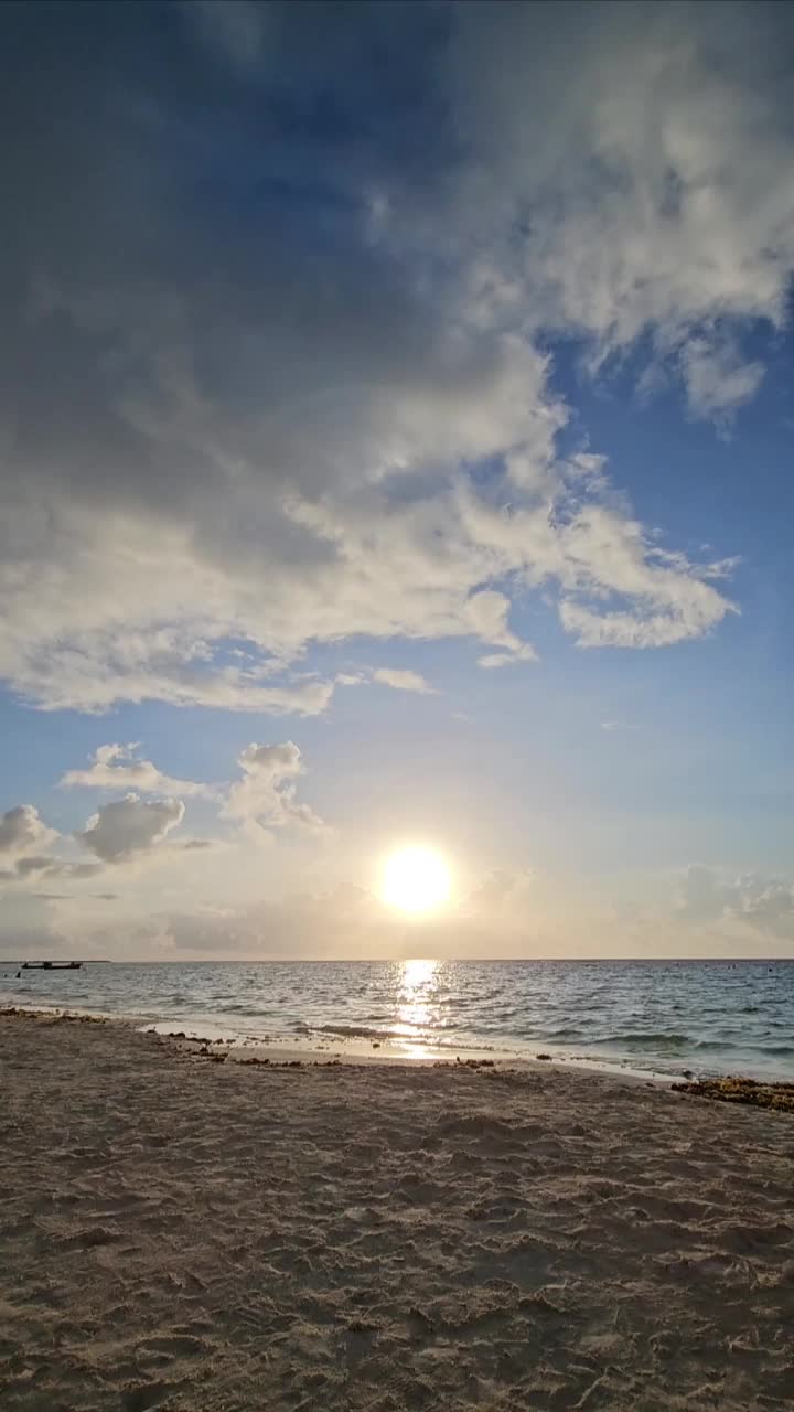 海滩上平静的早晨。视频下载