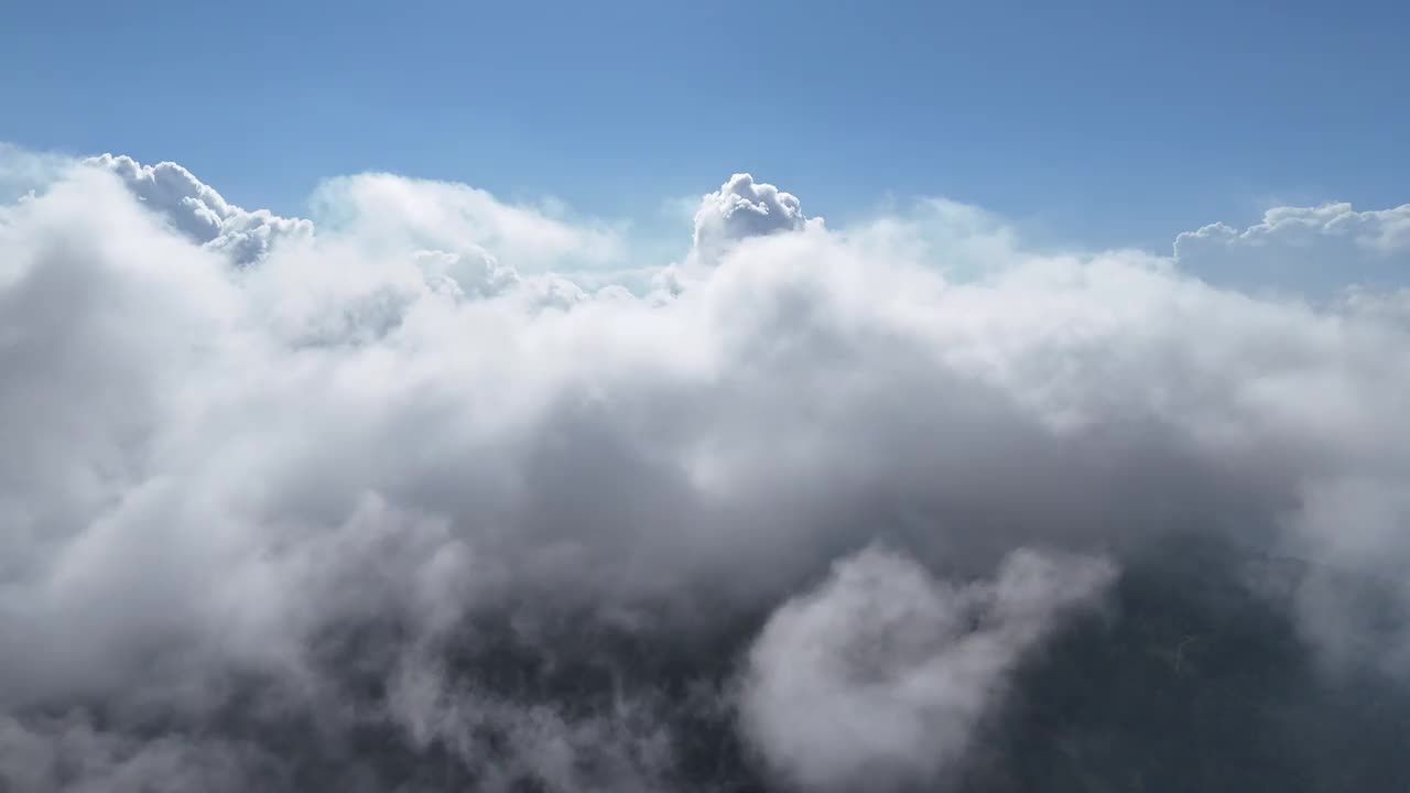 美丽的云的空中4K镜头。在云。视频素材