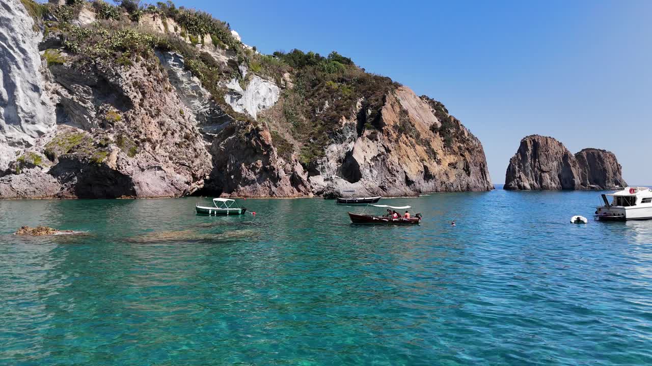 本萨岛迷人的海岸，拉齐奥，意大利，地中海。视频素材