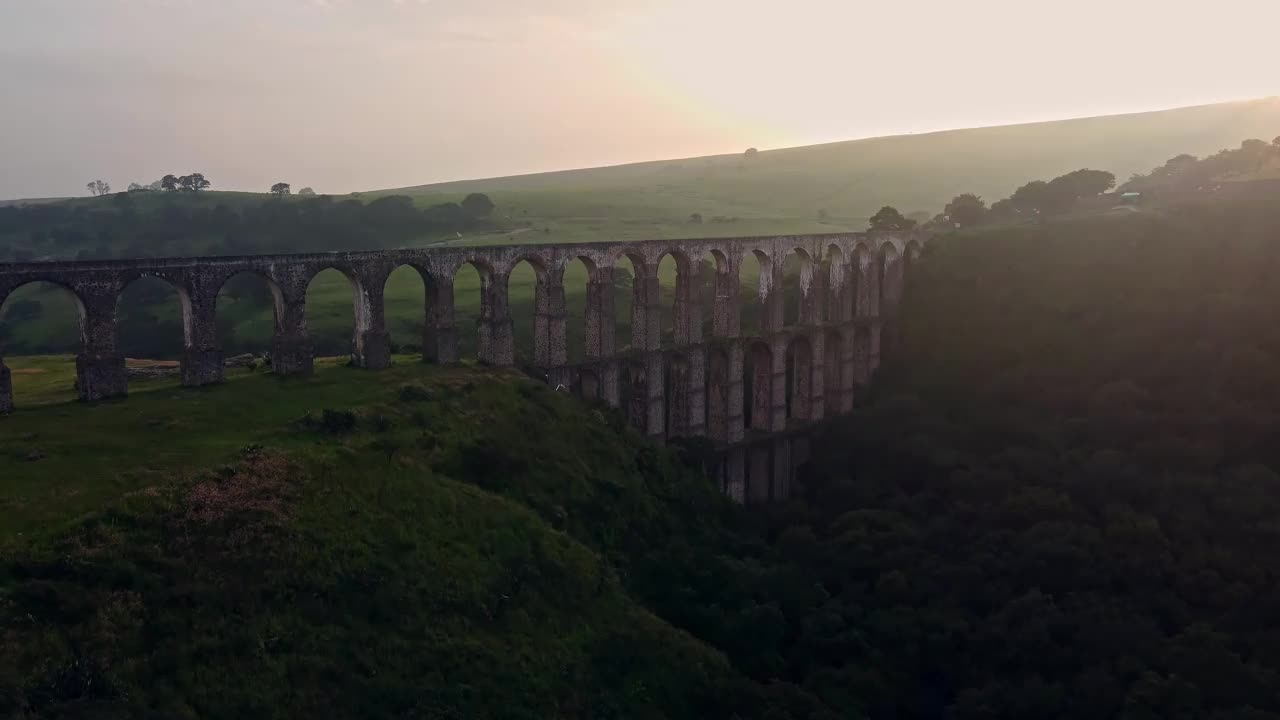 18世纪，位于墨西哥Tepotzotlán的渡槽也被称为“Arcos de Xalpa”和“Arcos del Sitio”视频下载