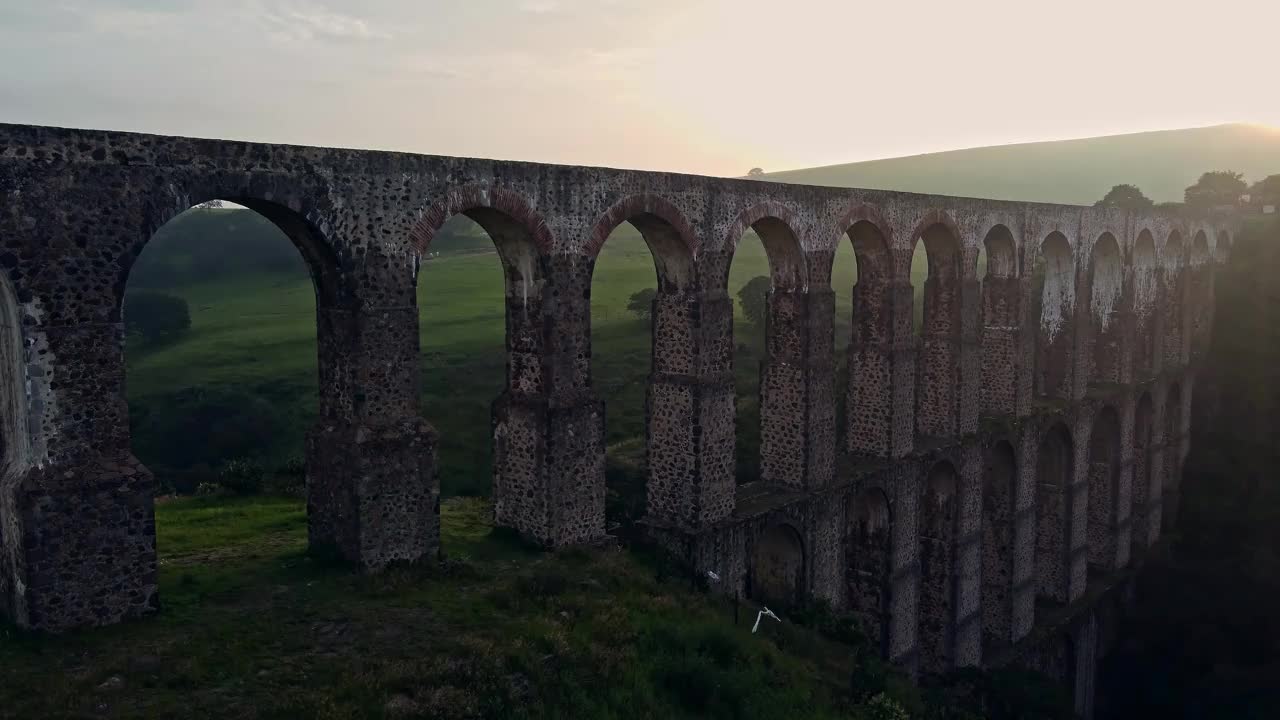 18世纪，位于墨西哥Tepotzotlán的渡槽也被称为“Arcos de Xalpa”和“Arcos del Sitio”视频下载