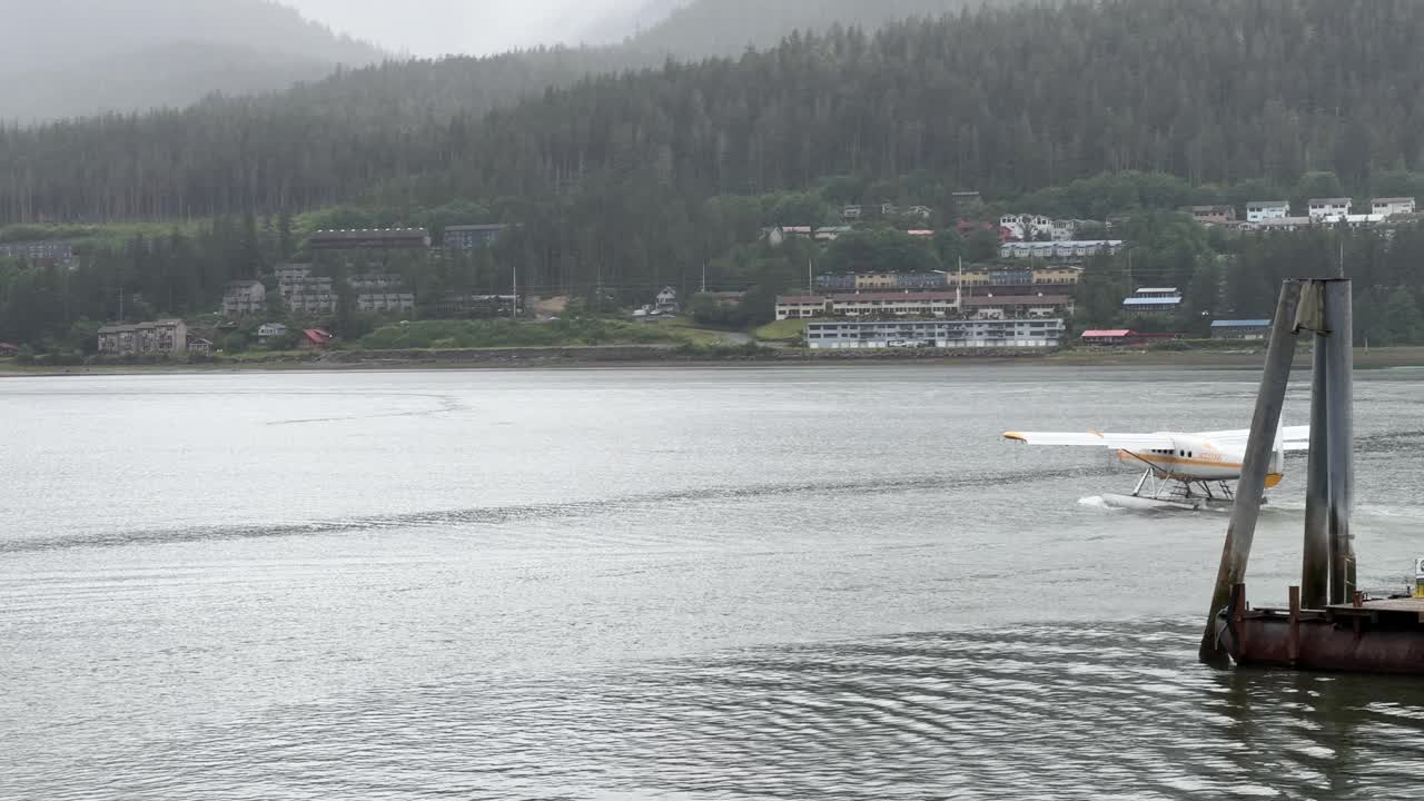 水上飞机从水面起飞视频下载