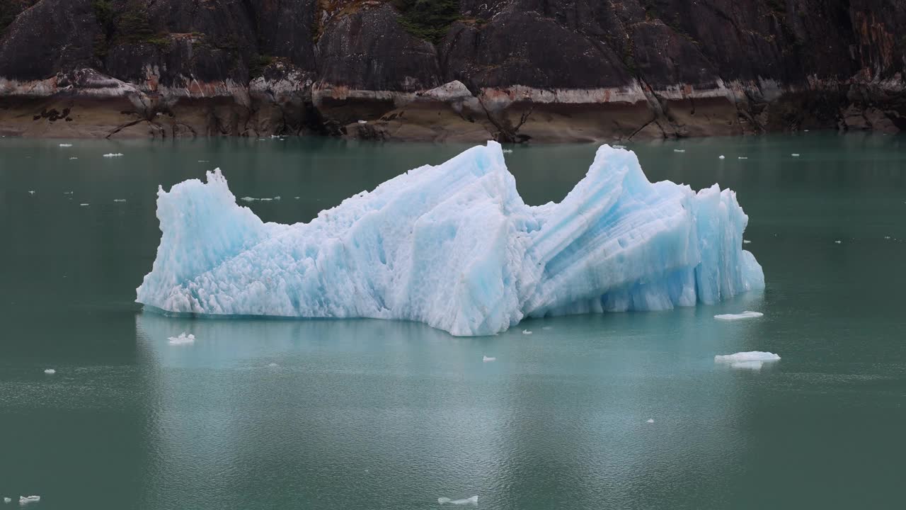 漂浮冰山2视频下载