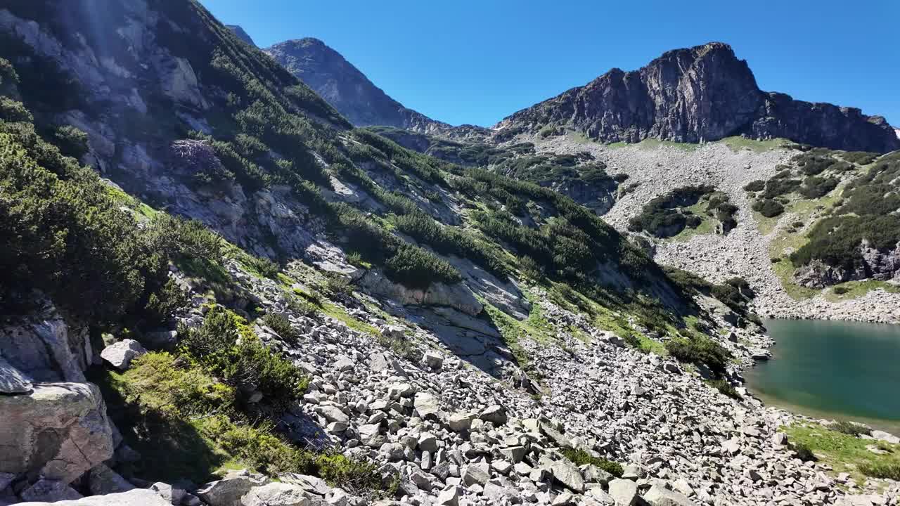 保加利亚，死湖和鱼湖附近的里拉山景观视频下载