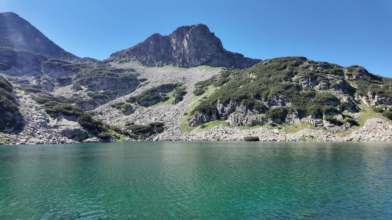 保加利亚，死湖和鱼湖附近的里拉山景观视频下载