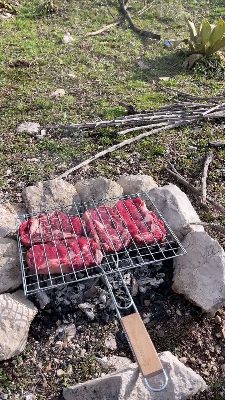 烤肉上的牛肉视频下载