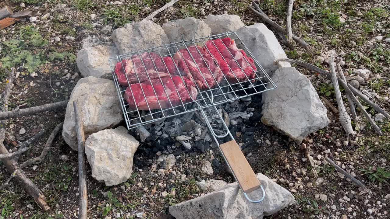 烤肉上的牛肉视频下载