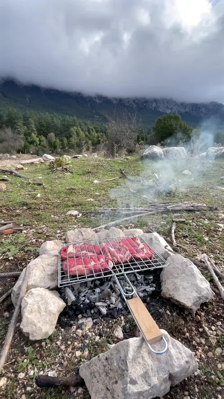 烤肉上的牛肉视频下载