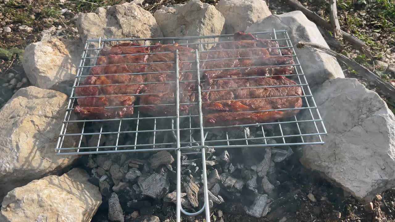 烤肉上的牛肉视频下载