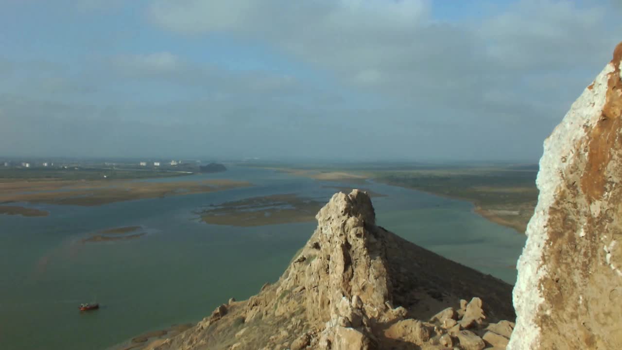 Sunehri / Sonari海滩的高角度视图视频下载