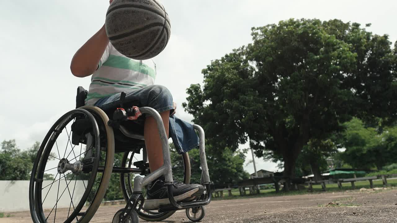 残疾人正在打篮球。视频下载