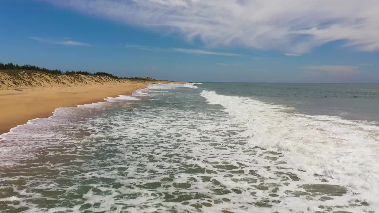 热带沙滩海景。视频下载