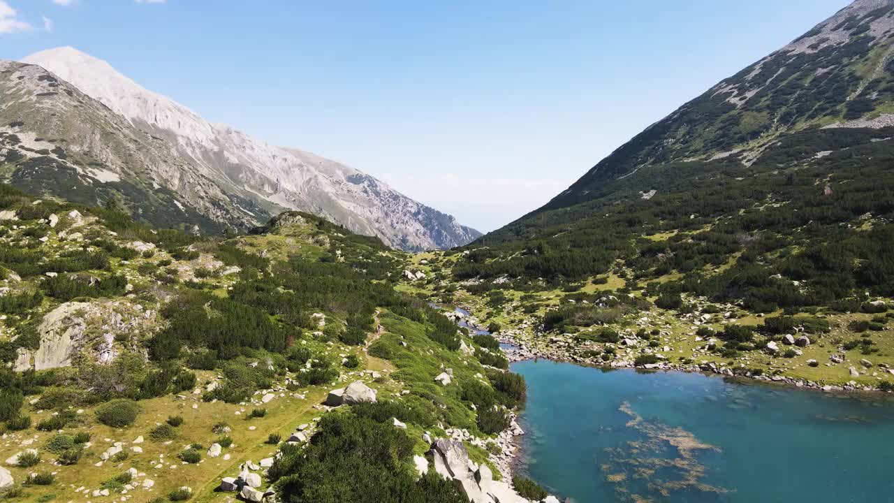 保加利亚Vihren峰附近的Pirin山鸟瞰图视频素材