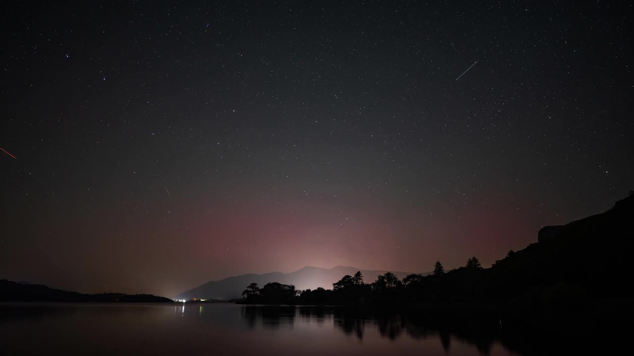 英格兰湖区德温特沃特上空的夜空延时图视频下载