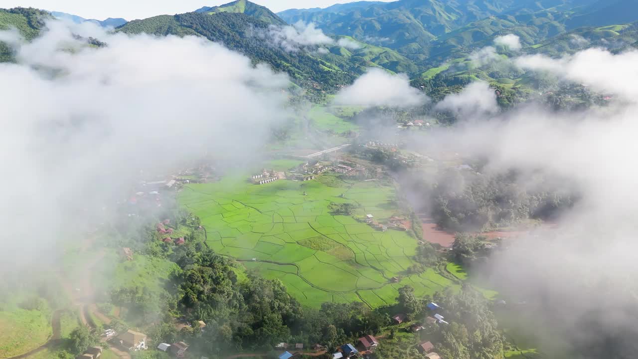 日落前山上的梯田，视频下载