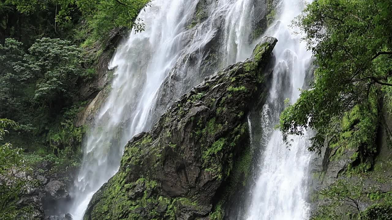 夏天的瀑布视频素材