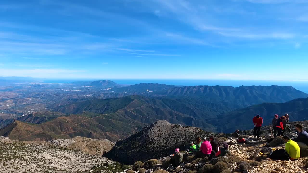 从小径到托雷西拉峰的全景视频下载