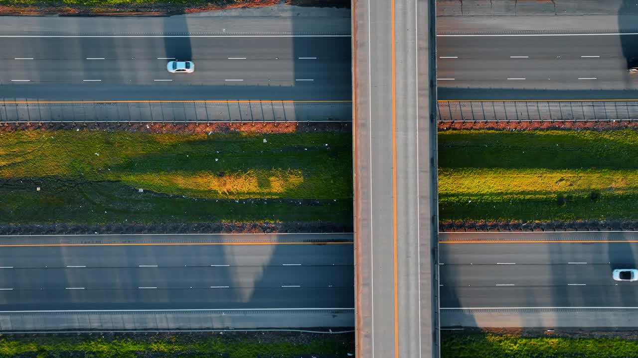 俄勒冈州高速公路鸟瞰图。美国州际公路风景。视频下载