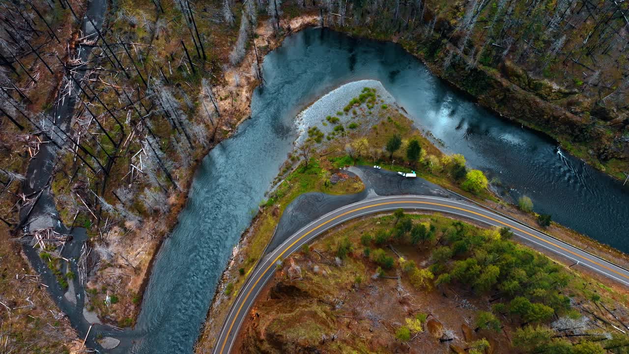 俄勒冈山脉鸟瞰图。无人机美丽的美国风景。视频下载