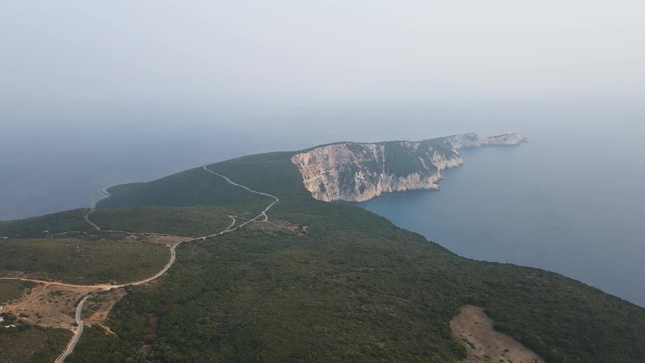 希腊爱奥尼亚群岛莱夫卡达海岸线鸟瞰图视频素材