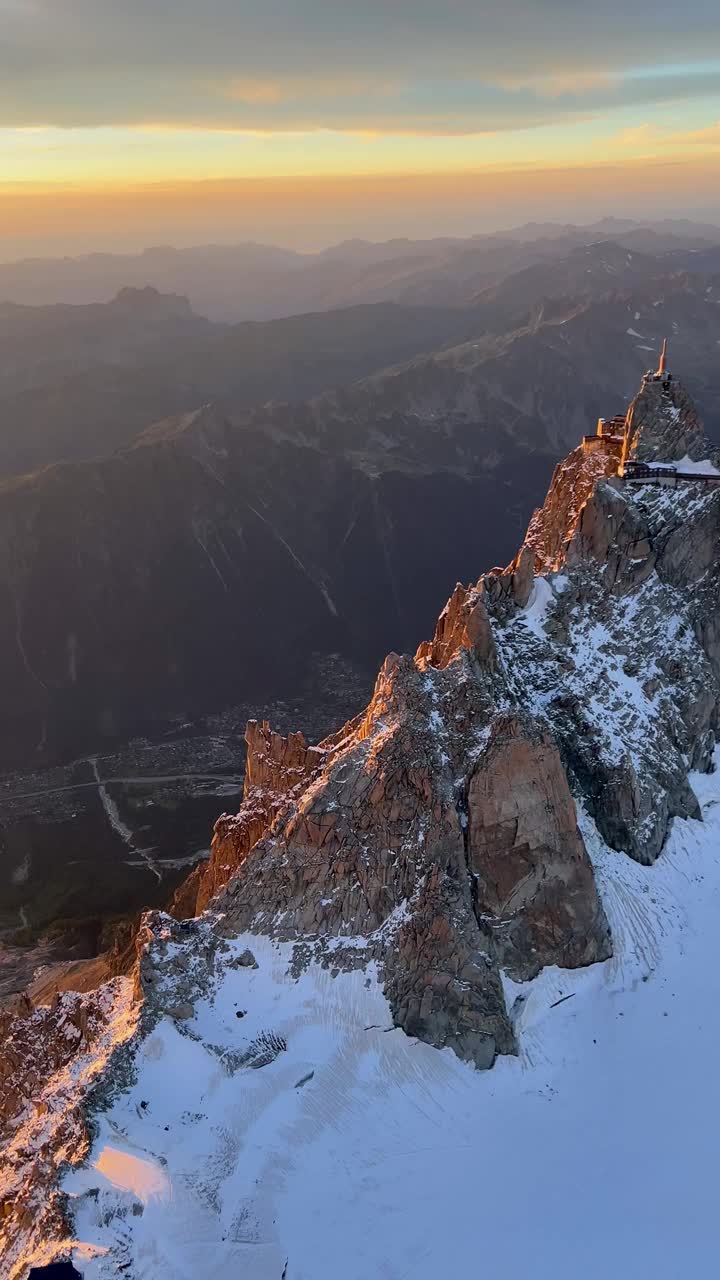 勃朗峰，夏蒙尼鸟瞰图视频下载