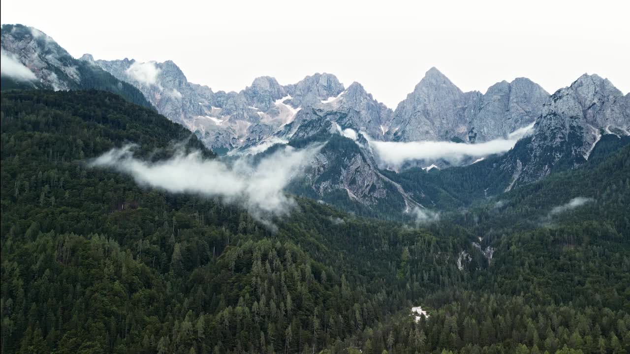 特里格拉夫山在云中视频素材