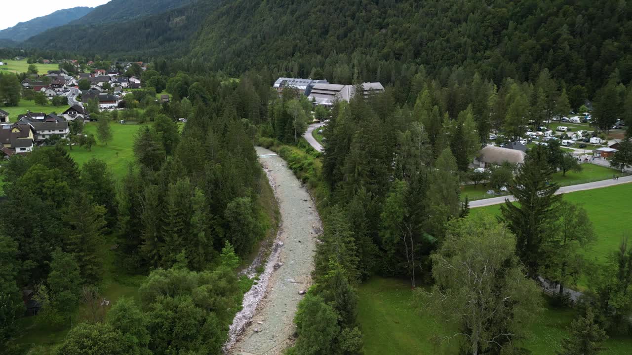 青山绿水的山河视频下载