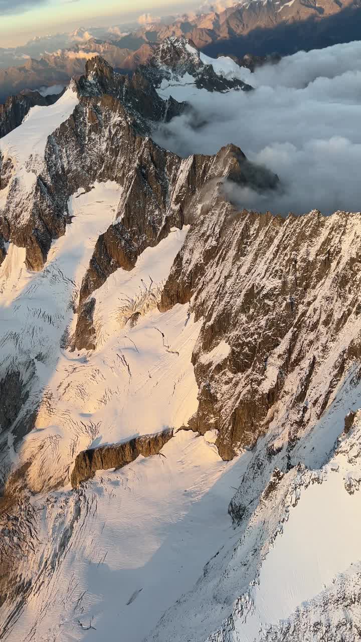 勃朗峰，夏蒙尼鸟瞰图视频下载