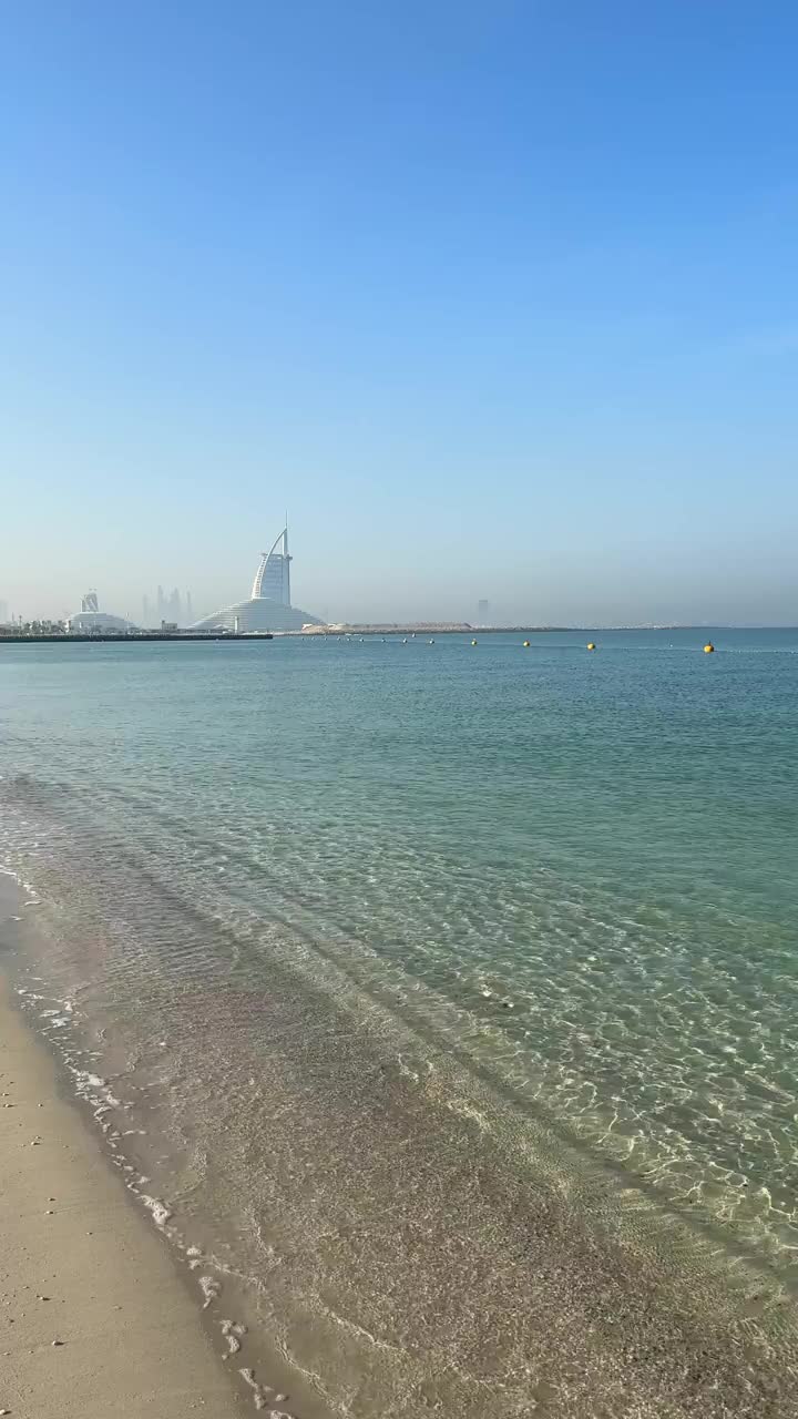 迪拜的沙滩，清澈的海水和美丽的景色视频素材