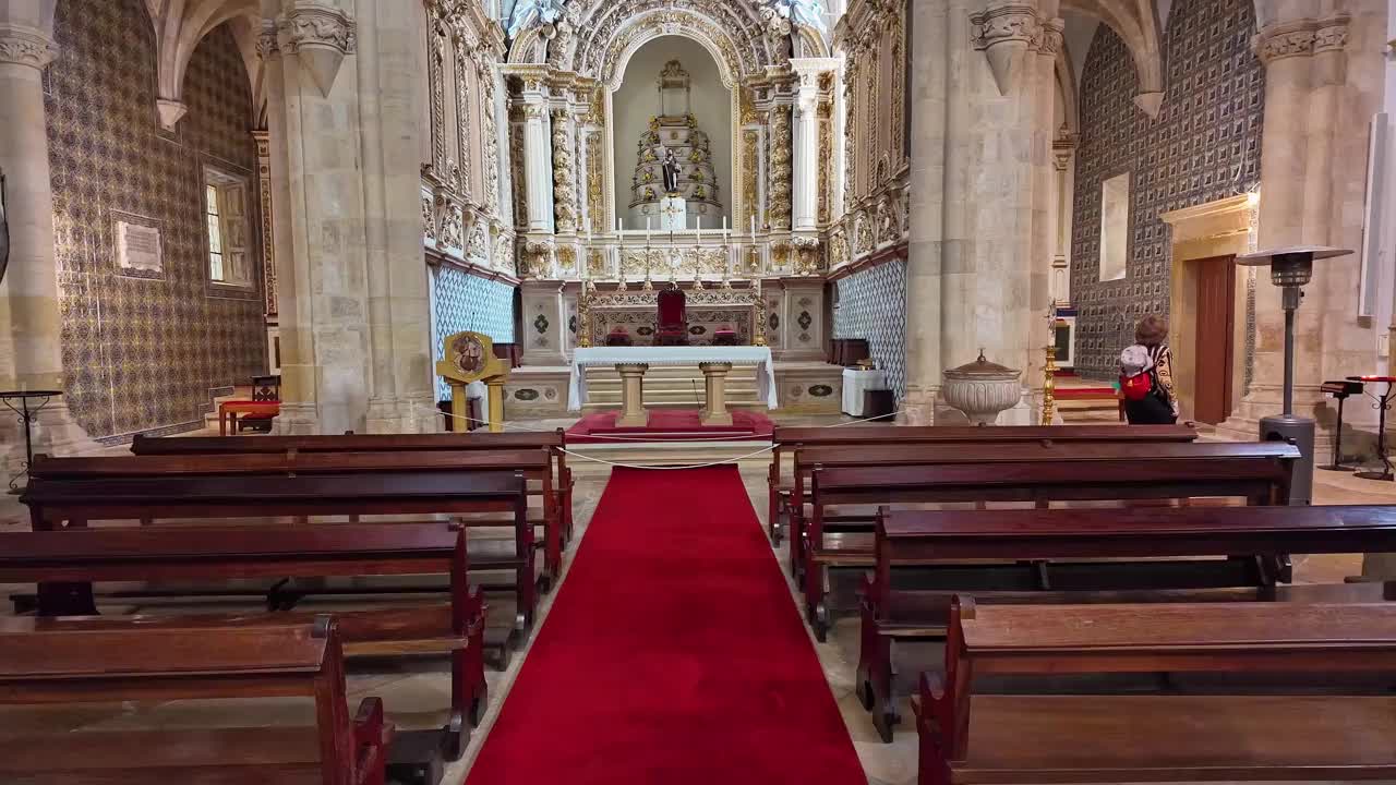 葡萄牙托马尔共和国广场的Igreja de Sao Joao Baptista教堂视频下载