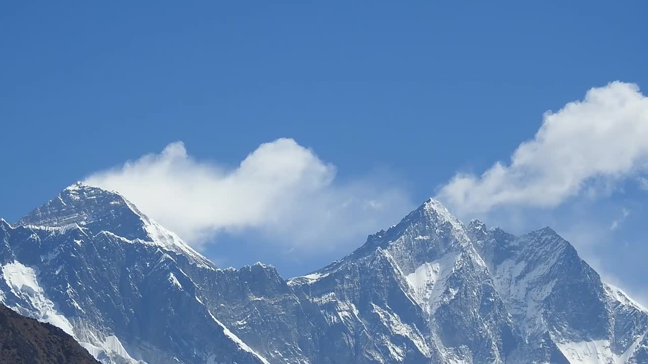 珠穆朗玛峰和洛子河视频素材