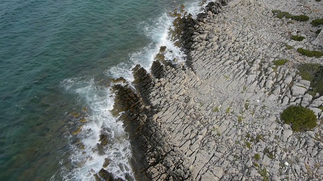 海岸近景鸟瞰图视频素材