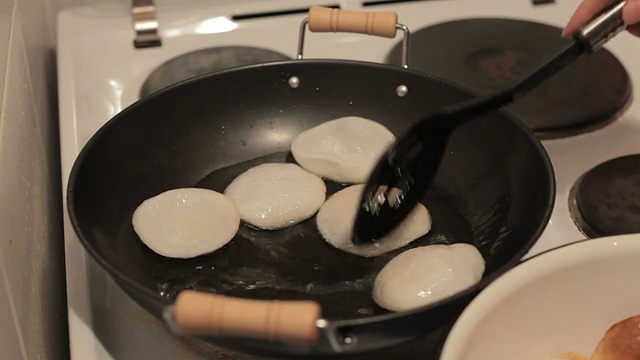 锅里食物的特写镜头视频素材