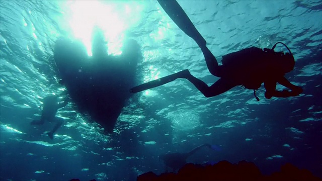 scubadiver和rubberboat视频素材