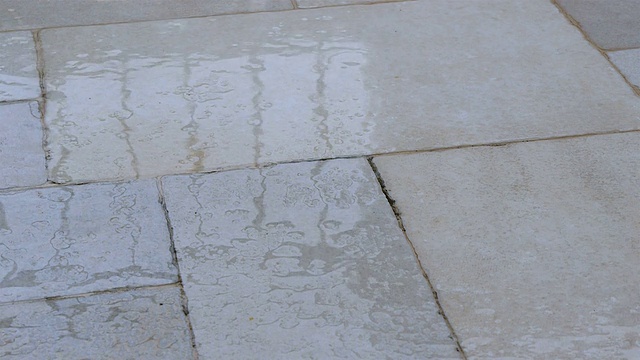 雨点落在石头街视频下载