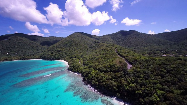 美国圣约翰霍斯内斯特湾海滩的航拍视频视频素材