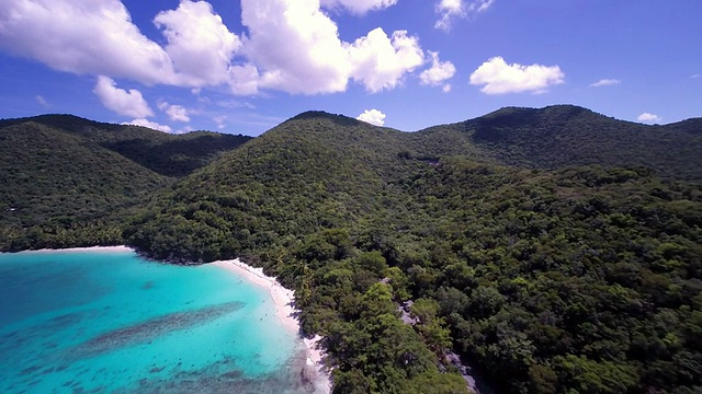 美国圣约翰霍斯内斯特湾海滩的航拍视频视频素材