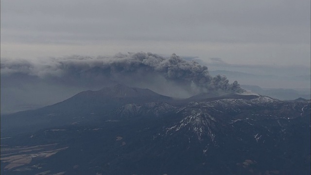 新茂达克活火山视频素材