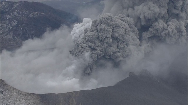 新茂达克活火山视频素材