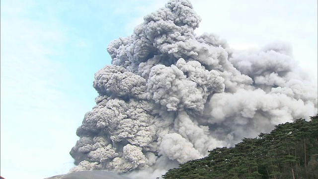 Shinmoedake火山喷发视频素材