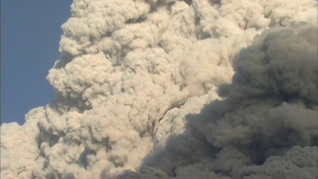 Shinmoedake火山喷发视频素材