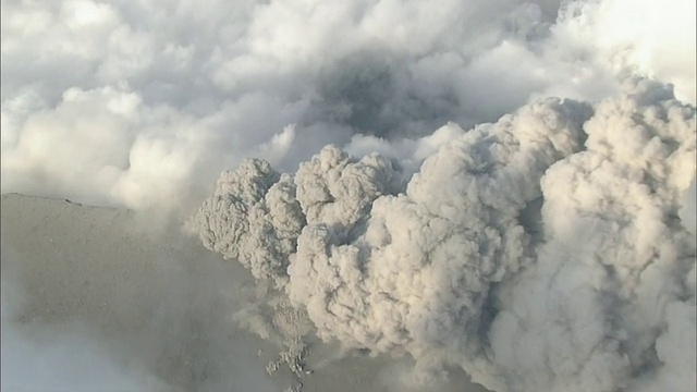 Shinmoedake火山喷发视频素材