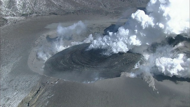 新茂达克活火山视频素材