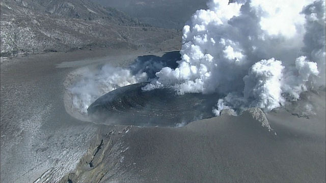 新茂达克活火山视频素材