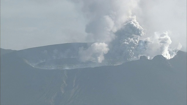 Shinmoedake火山喷发视频素材