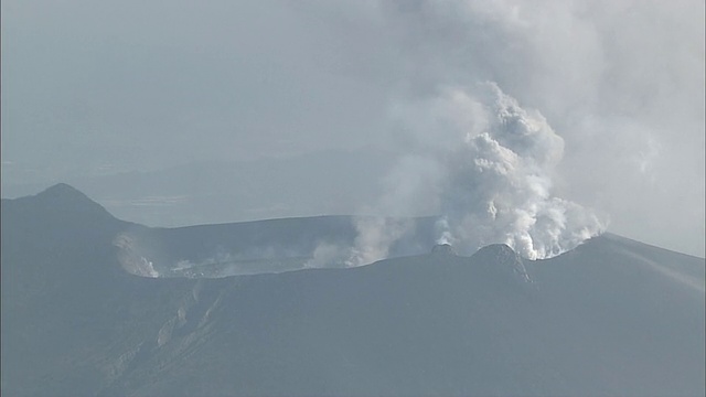 Shinmoedake火山喷发视频素材