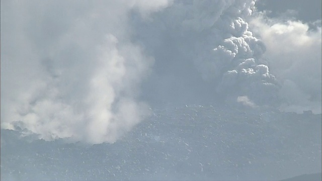 Shinmoedake火山喷发视频素材