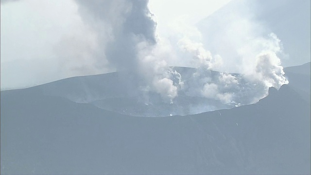 Shinmoedake火山喷发视频素材