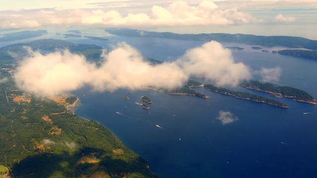 航拍盐泉岛，普雷沃斯特岛，海湾岛群岛在不列颠哥伦比亚省视频素材